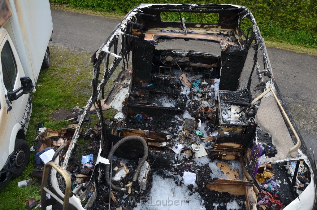 Wohnmobil ausgebrannt Koeln Porz Linder Mauspfad P110.JPG - Miklos Laubert